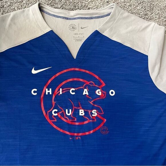 Chicago Cubs Nike Women's Slub Performance V-Neck Boxy T-Shirt - Silver/Royal - Picture 12 of 14